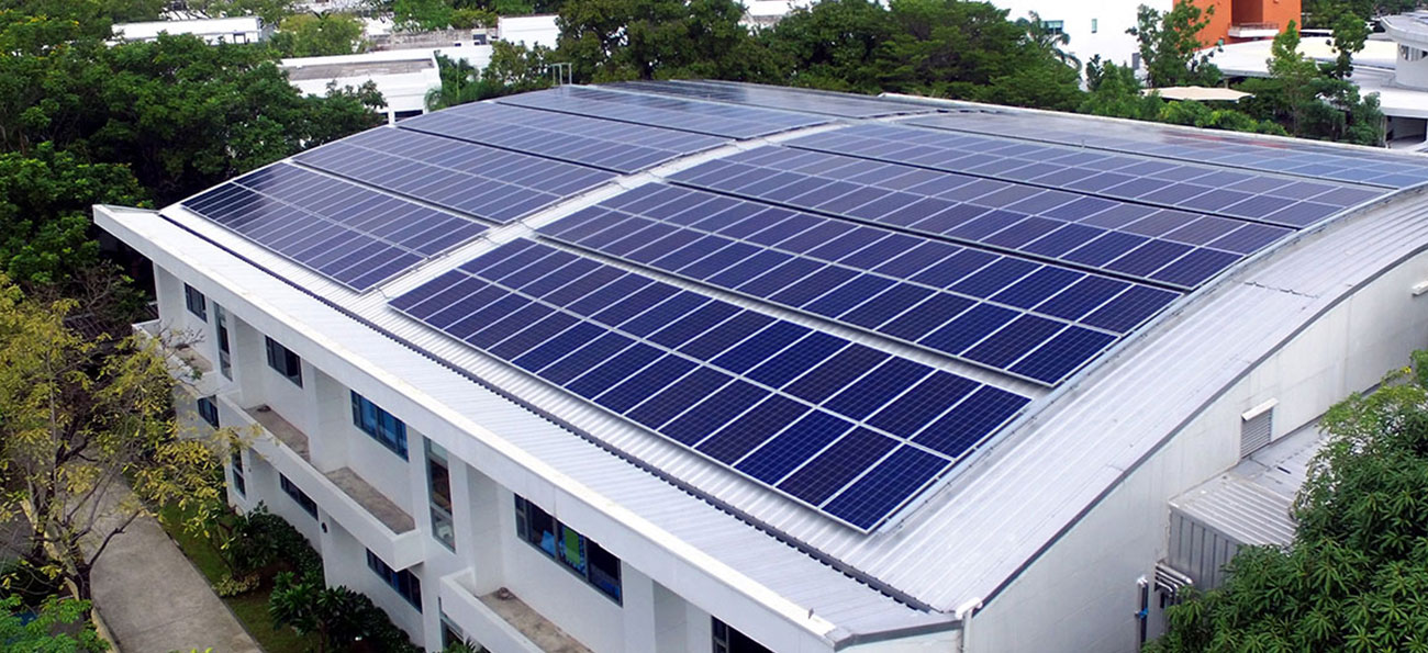 Toit avec panneaux photovoltaïques